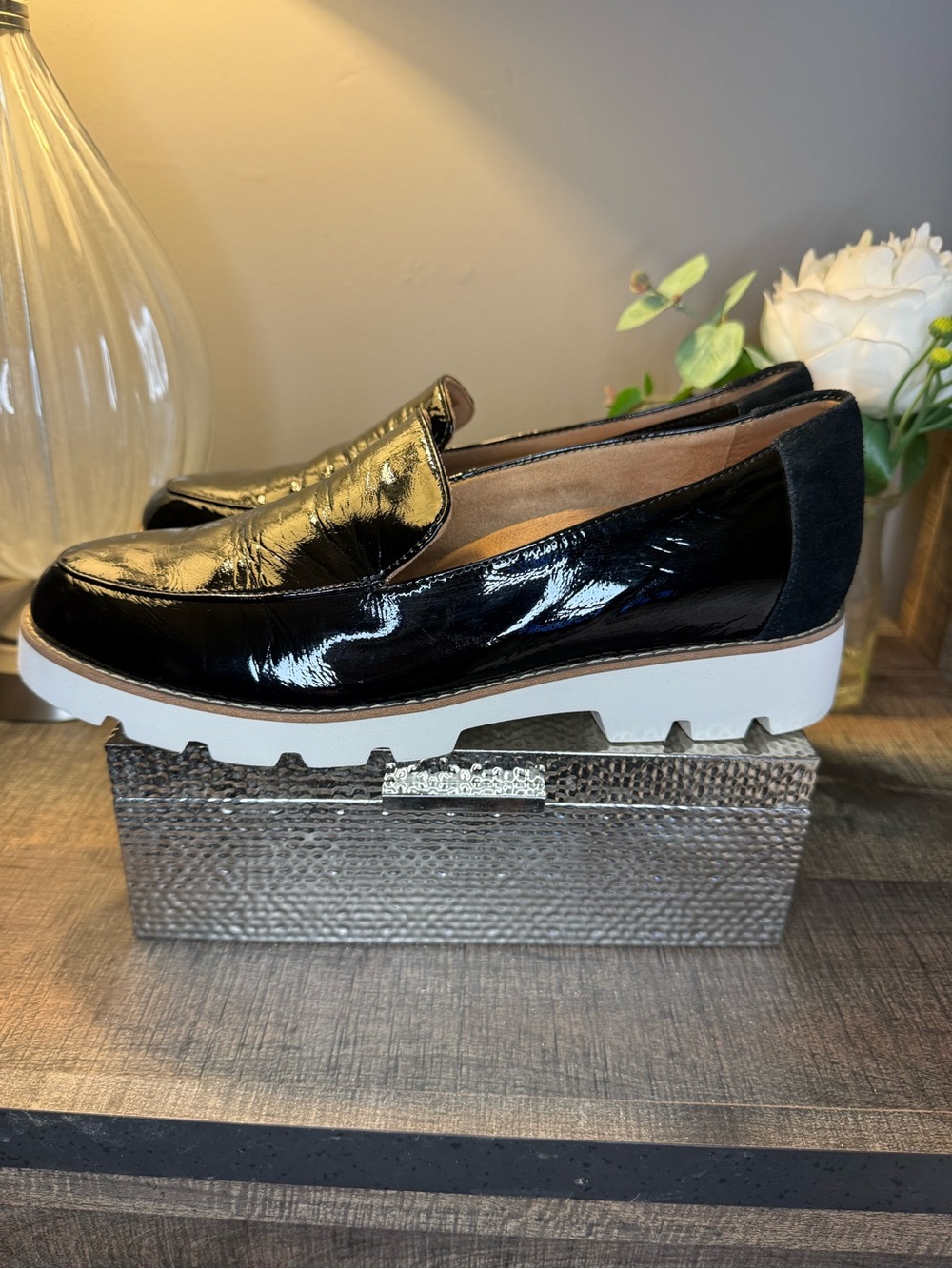Vionic Kensley Black Patent Leather Lug Sole Loafers Women’s Size 8